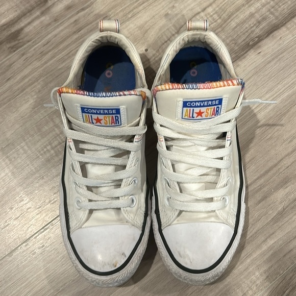 Converse size 6 Chuck Taylor’s with padded tongue - Picture 2 of 7